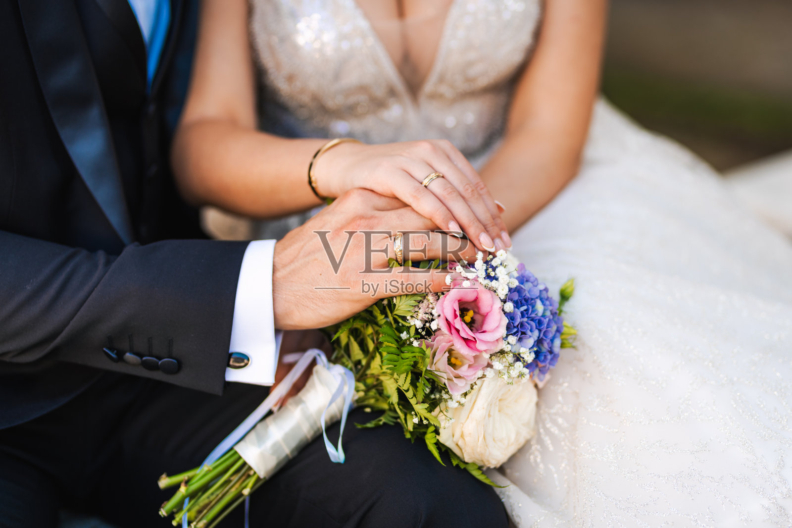 新娘和新郎的手照片摄影图片