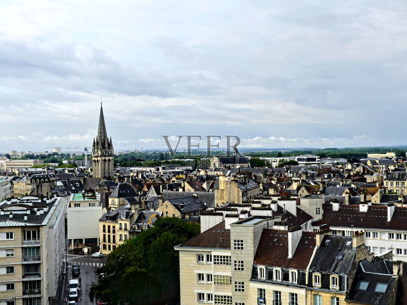 卡昂，2023年8月——参观诺曼底的首府，雄伟的城市卡昂。城市景观照片摄影图片