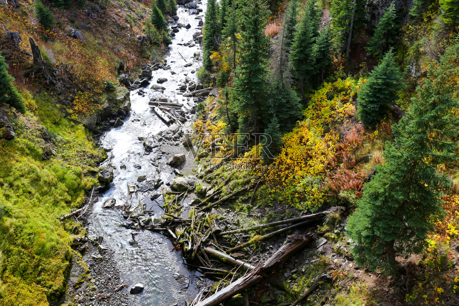 俄勒冈州本德的图马洛溪瀑布照片摄影图片