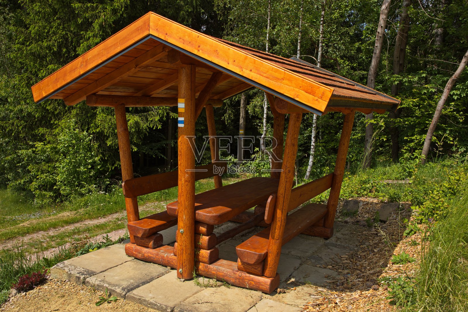 在前往斯拉蒂纳和兹多布尼奇徒步旅行的地方休息，赫拉德茨Králové地区，捷克共和国，欧洲照片摄影图片