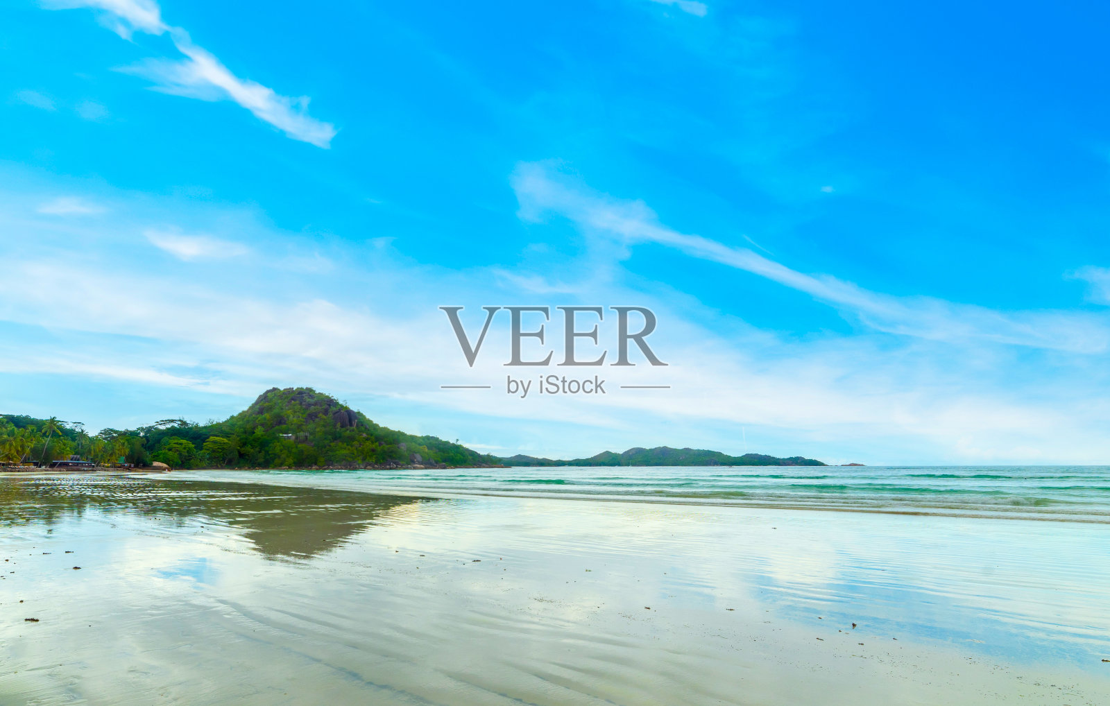 蔚蓝天空下的安斯·沃尔伯特海滩照片摄影图片