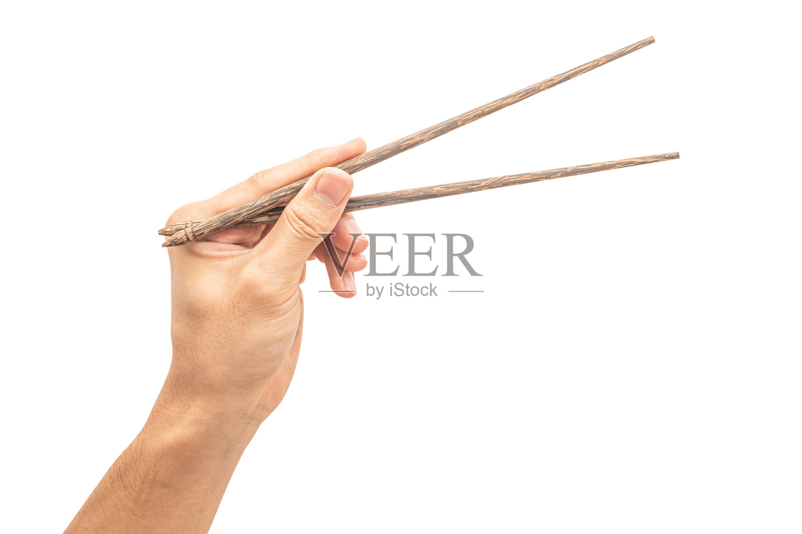 只有一个人的手拿着木筷子。照片摄影图片