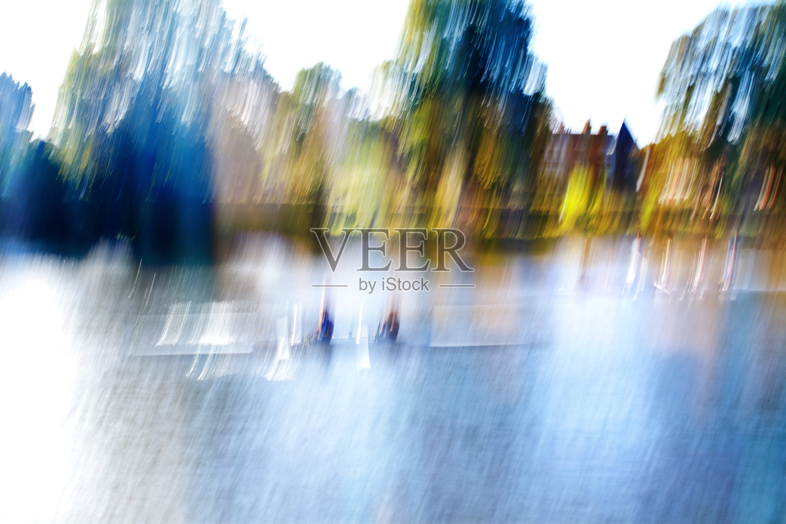 的生活方式。旅游业。河。划艇。假期。放松。照片摄影图片