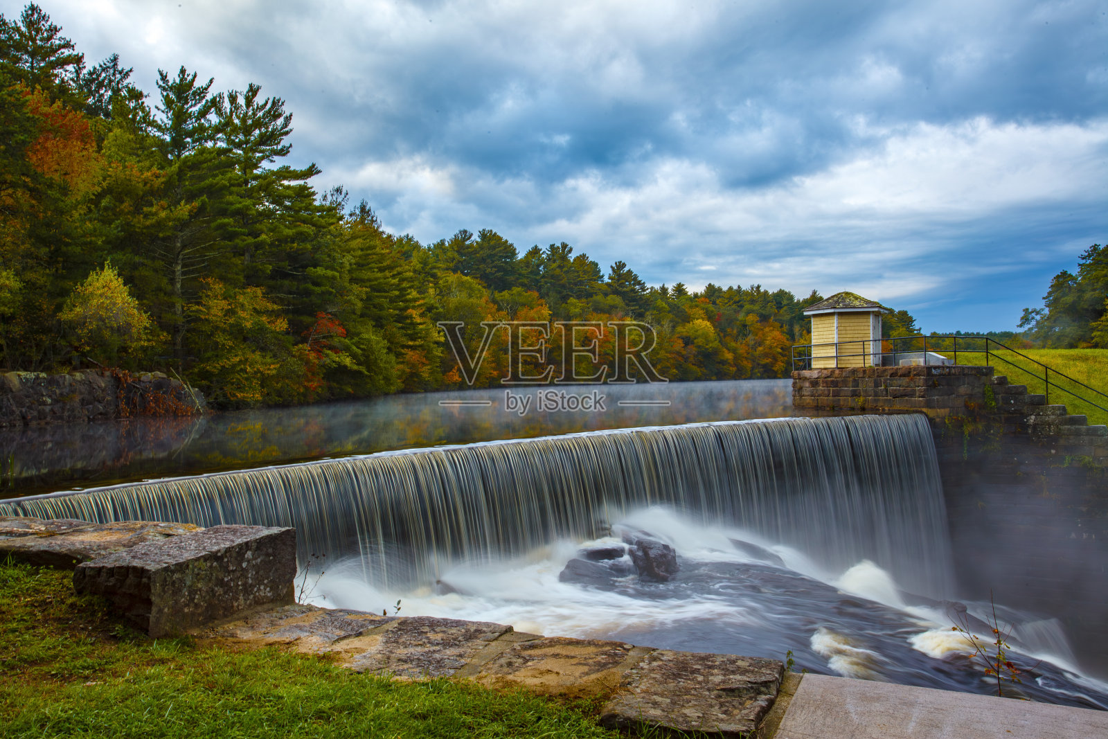 Ponaganset瀑布照片摄影图片