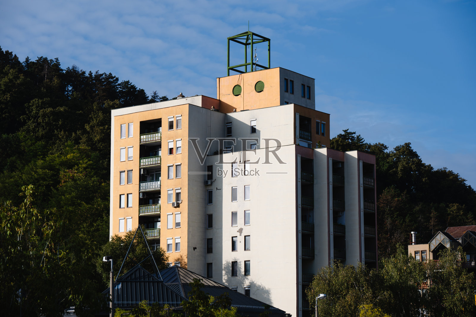 住宅区旧欧式公寓建筑照片摄影图片