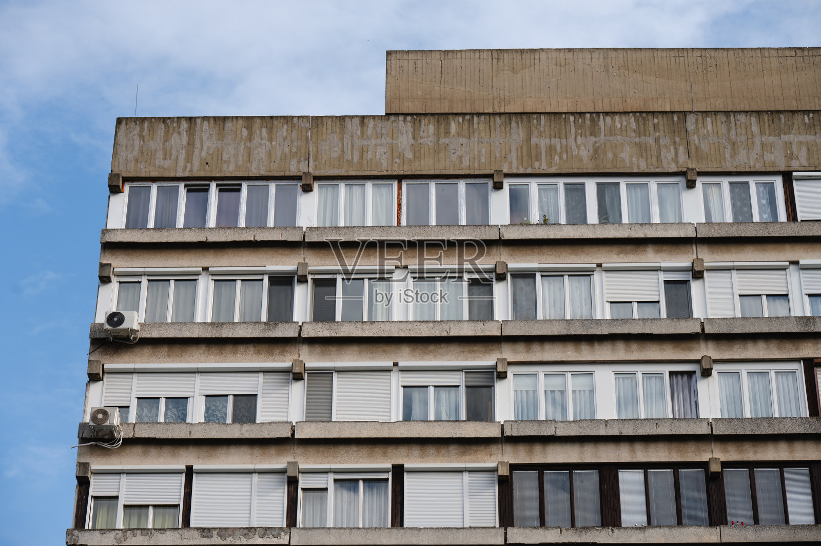 住宅区旧欧式公寓建筑照片摄影图片