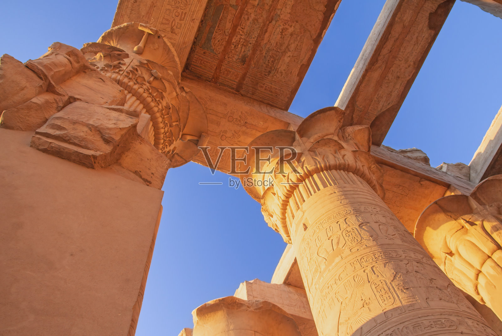 埃及卡纳克神庙的柱子照片摄影图片