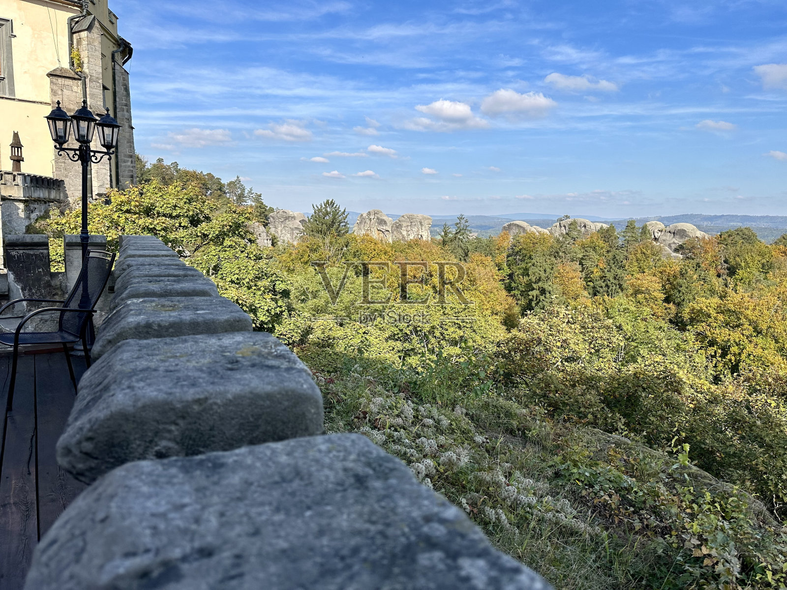 从石头走道上看照片摄影图片