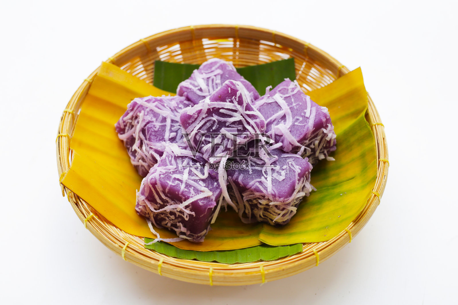 蒸紫红薯糕。泰国甜品。照片摄影图片