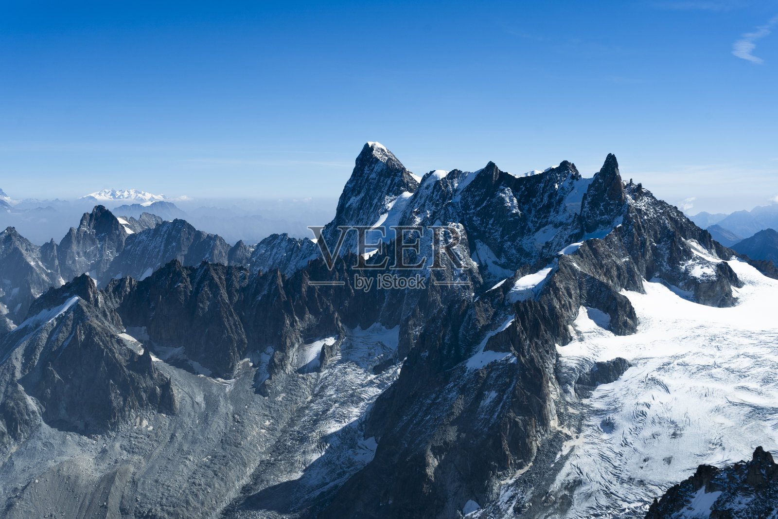 法国阿尔卑斯山脉。照片摄影图片