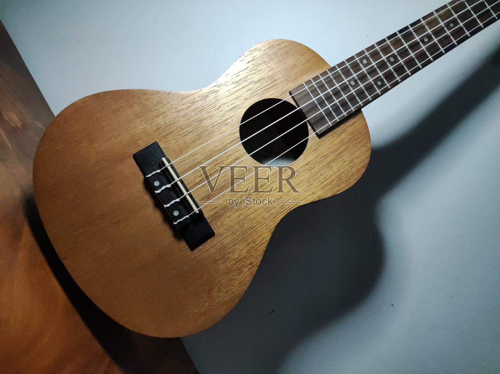 尤克里里吉他的工作室拍摄照片摄影图片