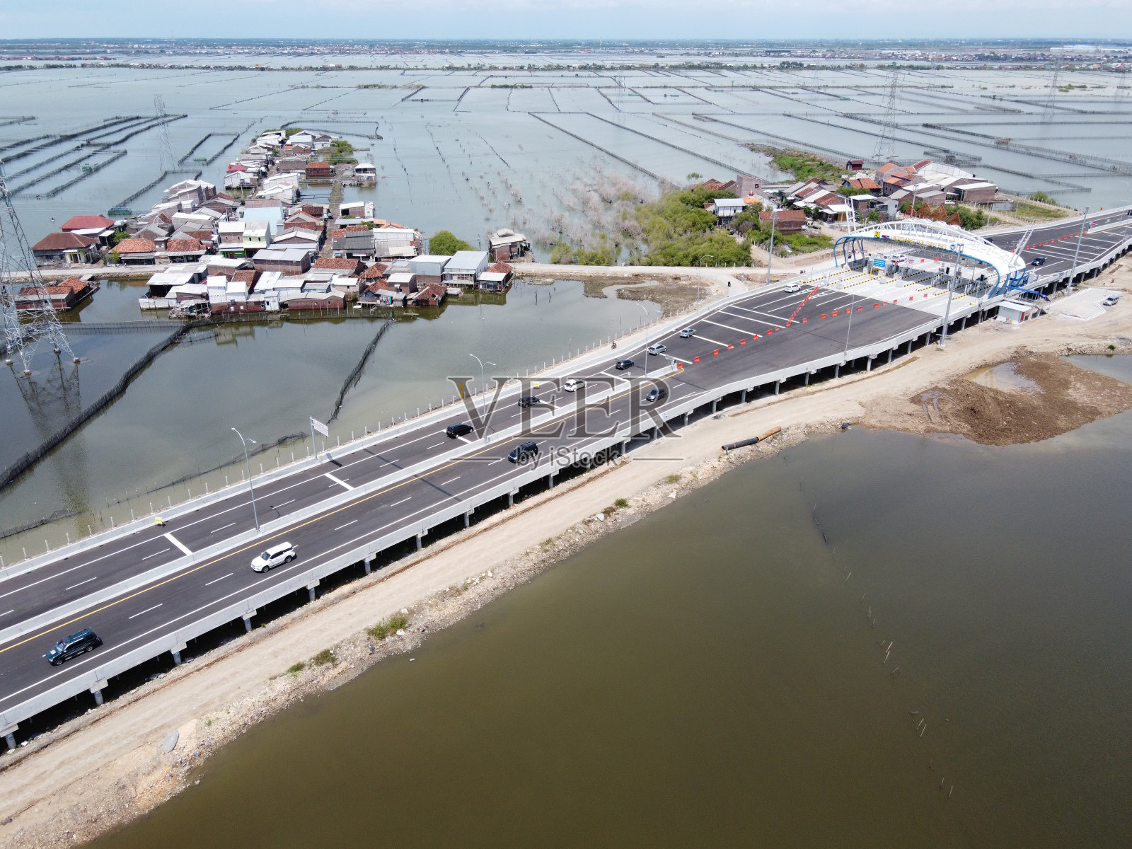 爪哇北部海岸海上收费公路，三宝朗-德马克收费公路，中爪哇的印尼基础设施状况照片摄影图片