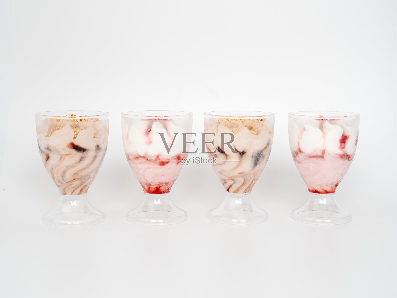 白色背景上的冰淇淋。照片摄影图片