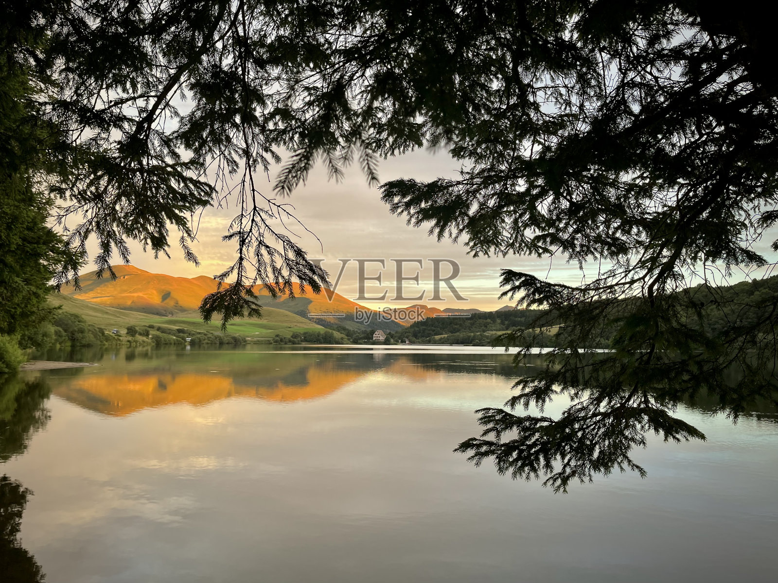 湖上的夕阳照片摄影图片