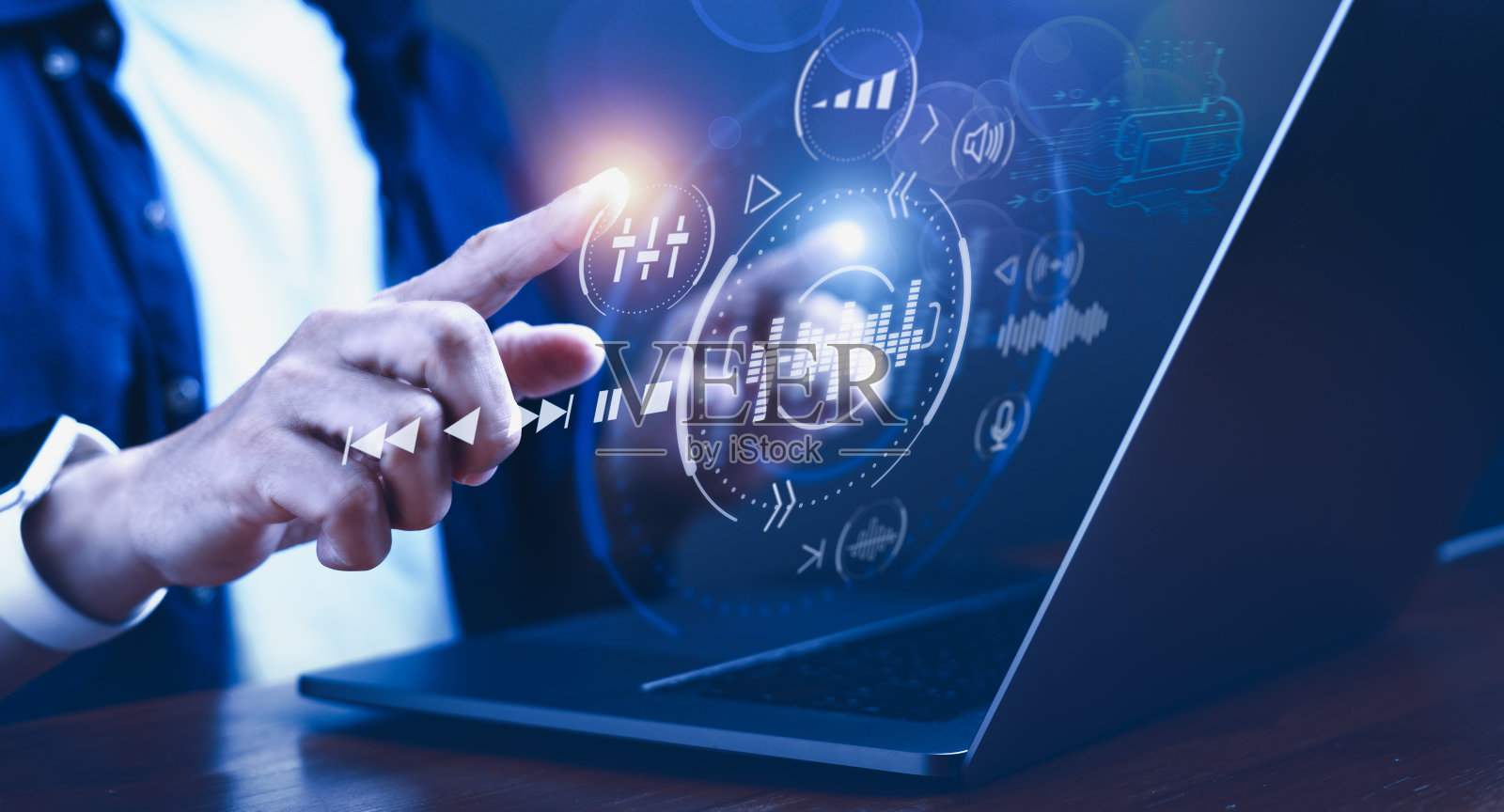 授权商人，在虚拟屏幕上释放人工智能的生成魔法照片摄影图片