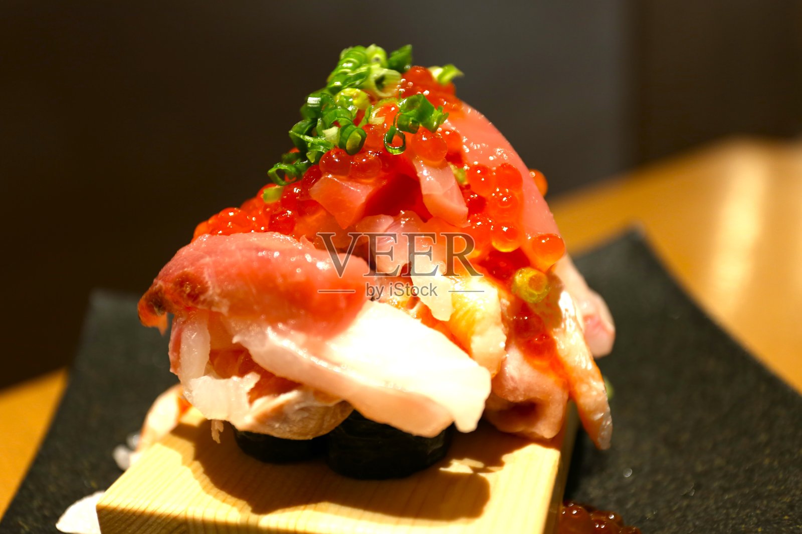 成堆的寿司照片摄影图片