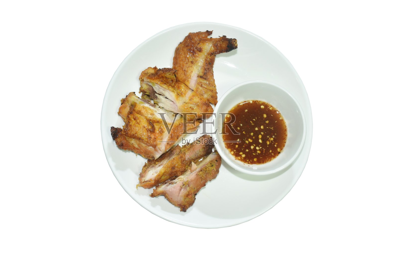 烤鸡翅肉蘸辣酱照片摄影图片