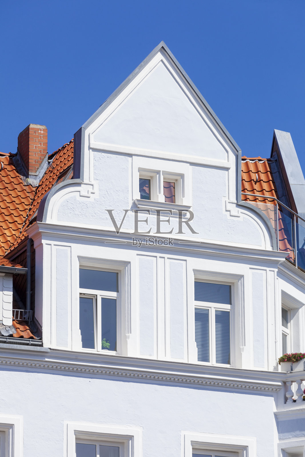 德国汉诺威，古老的白色居民楼照片摄影图片