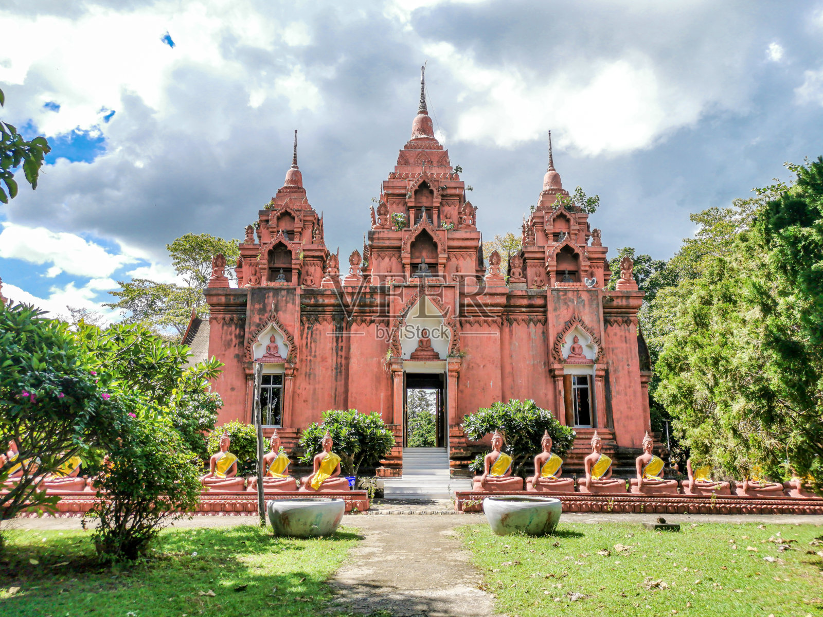 考帕昂karn寺是泰国武里仑省的一个著名景点。照片摄影图片