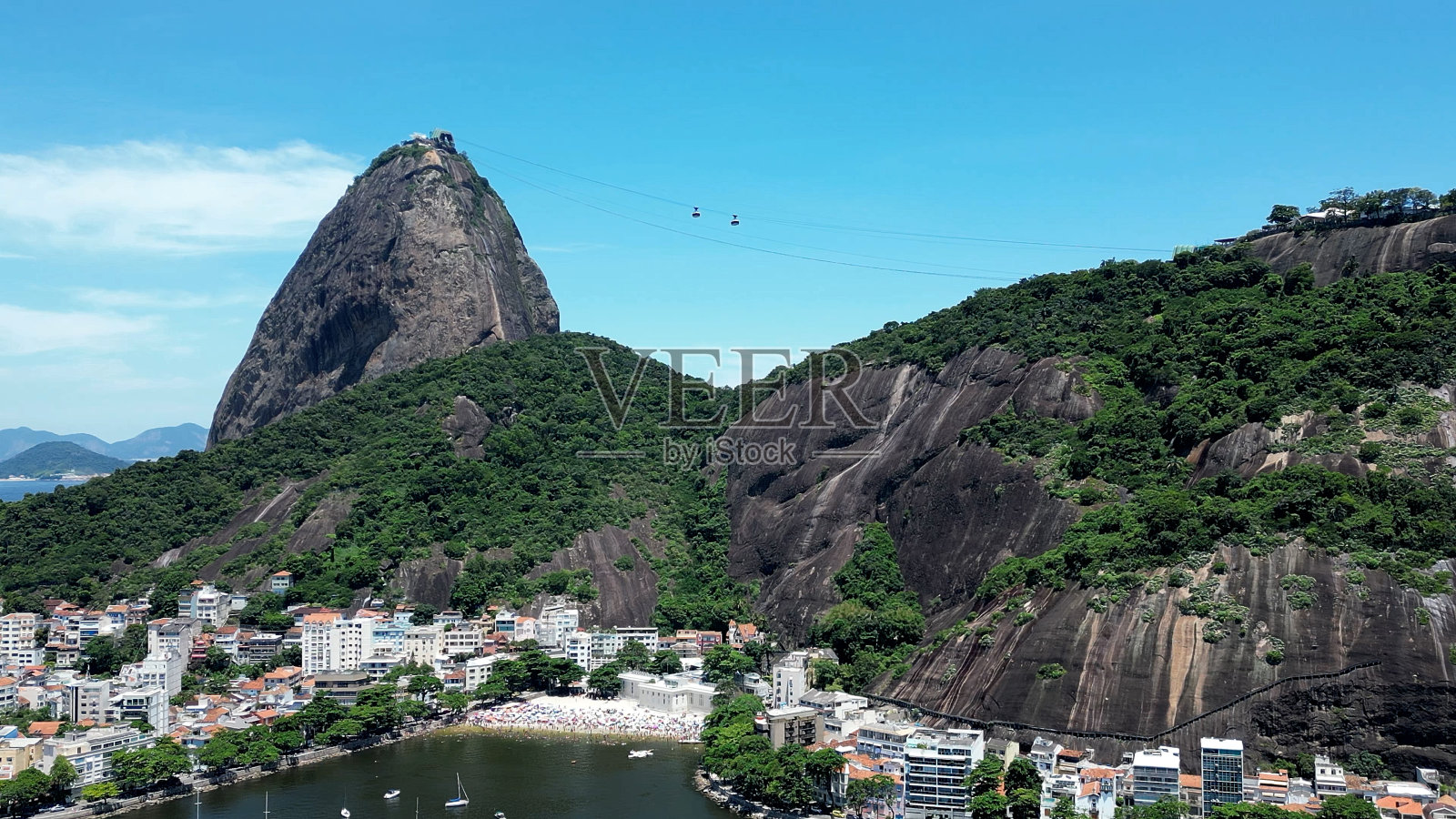 巴西里约热内卢科帕卡巴纳海滩的日落天空。照片摄影图片