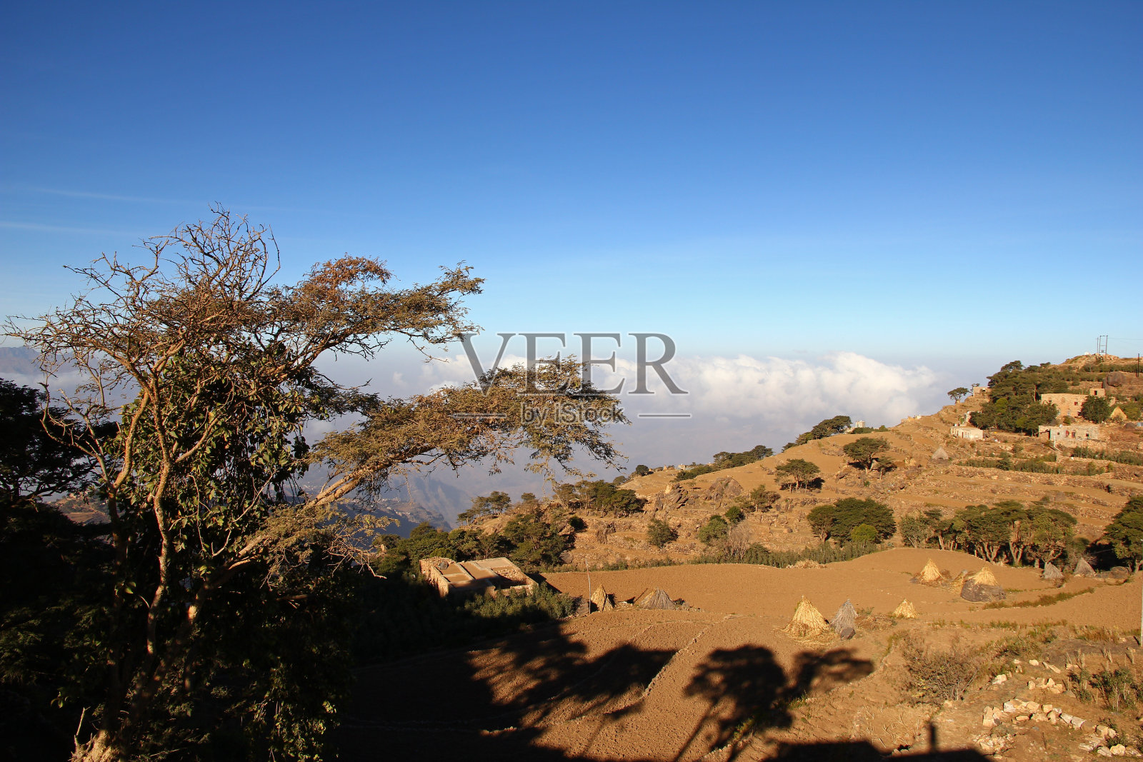 也门山区Al-Mahwit村庄照片摄影图片