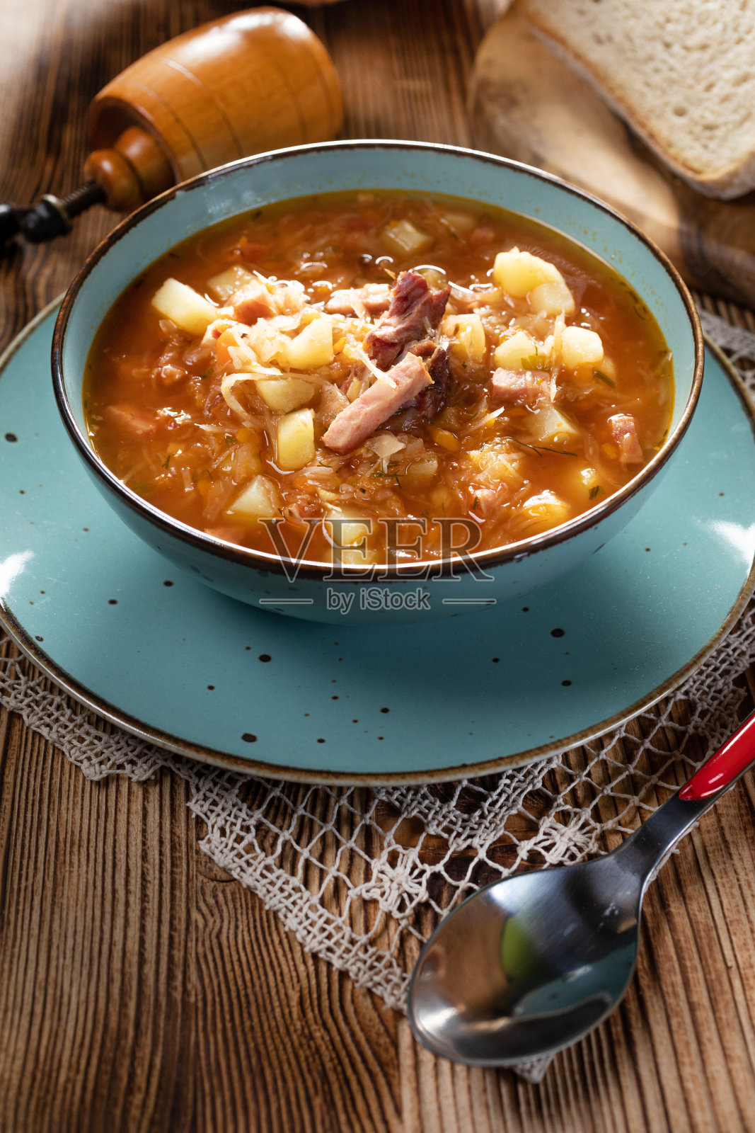 传统的卷心菜汤。照片摄影图片