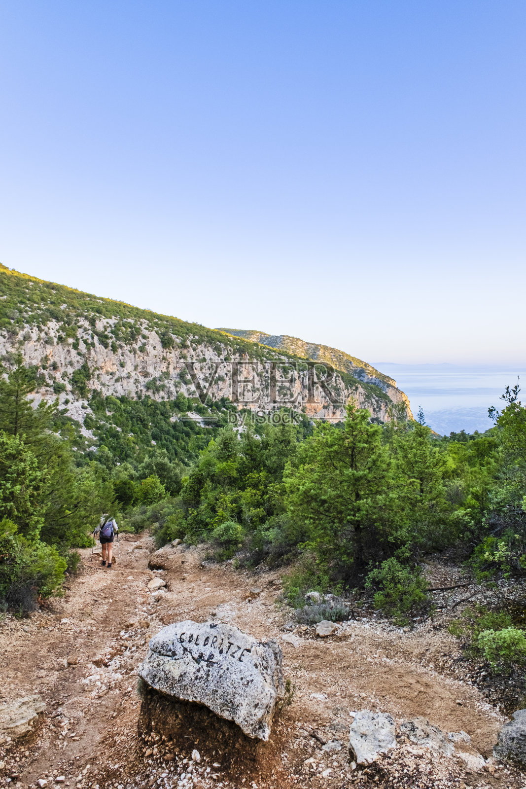 意大利撒丁岛东部的Baunei山的人行道照片摄影图片