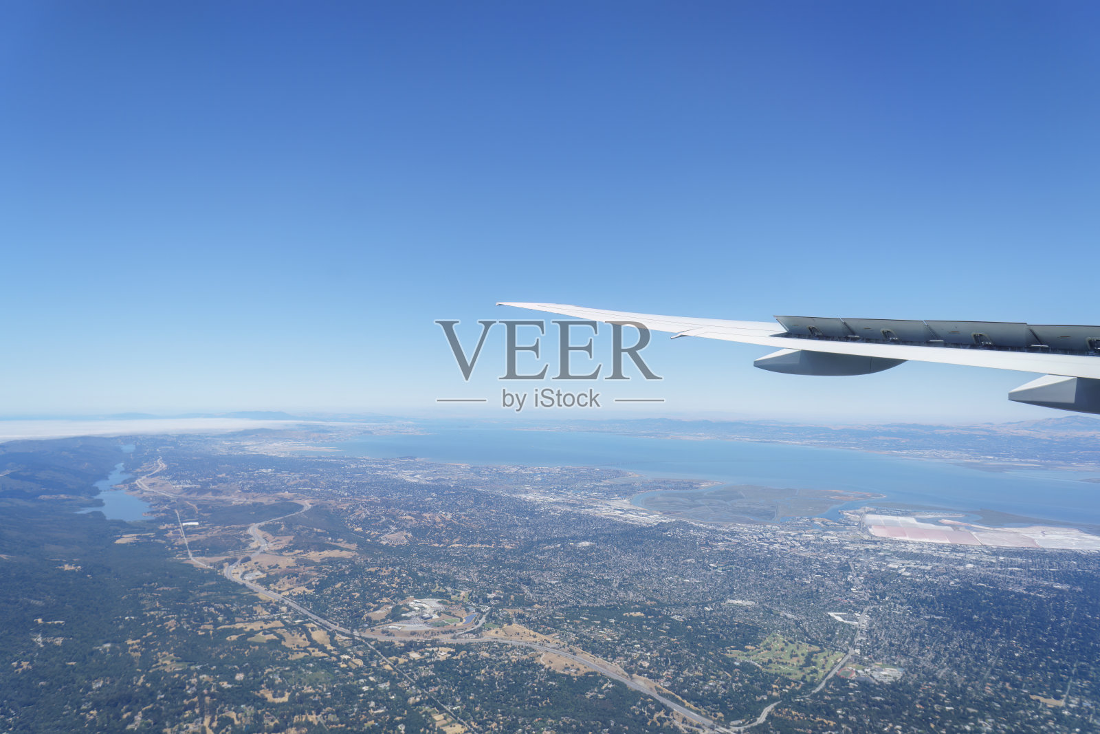 从飞机靠窗座位鸟瞰旧金山。美国。照片摄影图片