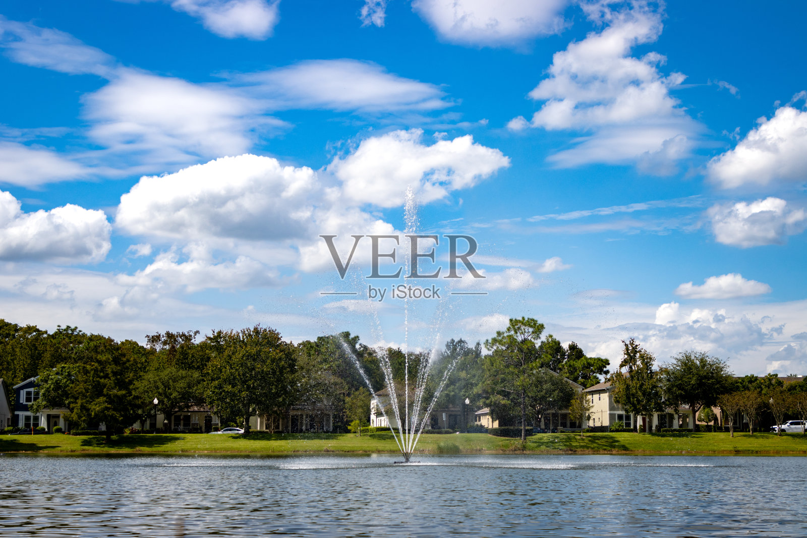 在细分湖喷泉照片摄影图片