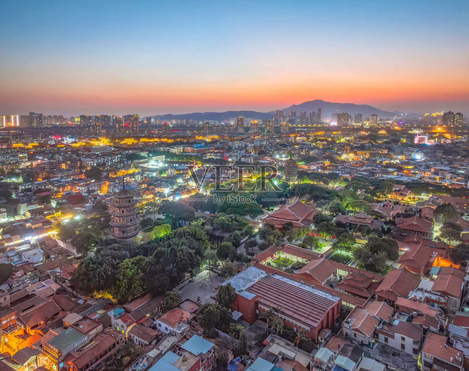 中国福建省泉州市历城区泉州西街及开元寺航拍图照片摄影图片