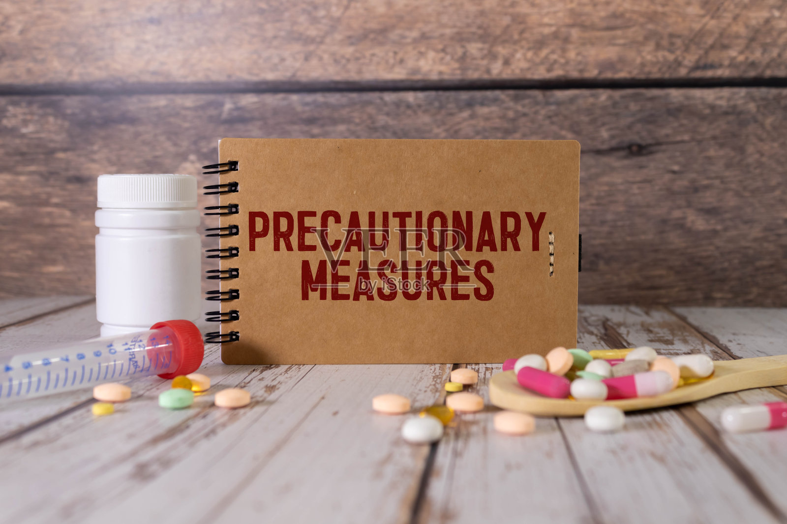 题词-预防措施。写在记事本上，提醒你什么是重要的。照片摄影图片