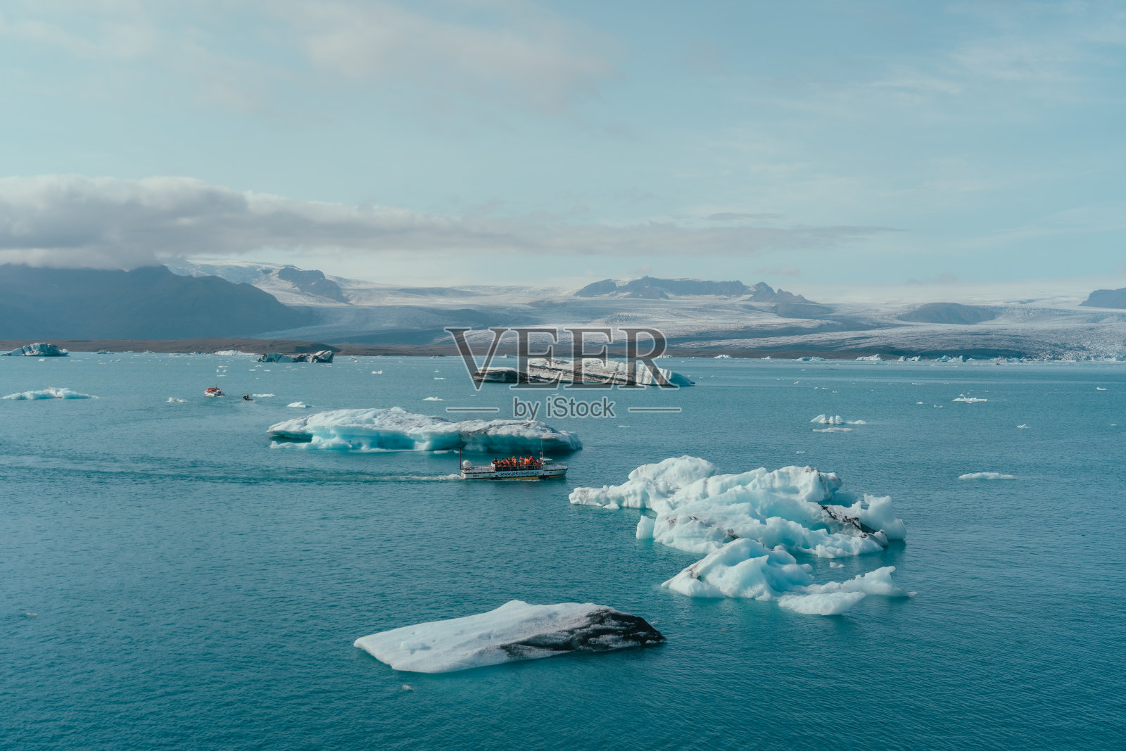 冰岛冰冻冰川泻湖的景色，Jökulsárlón照片摄影图片