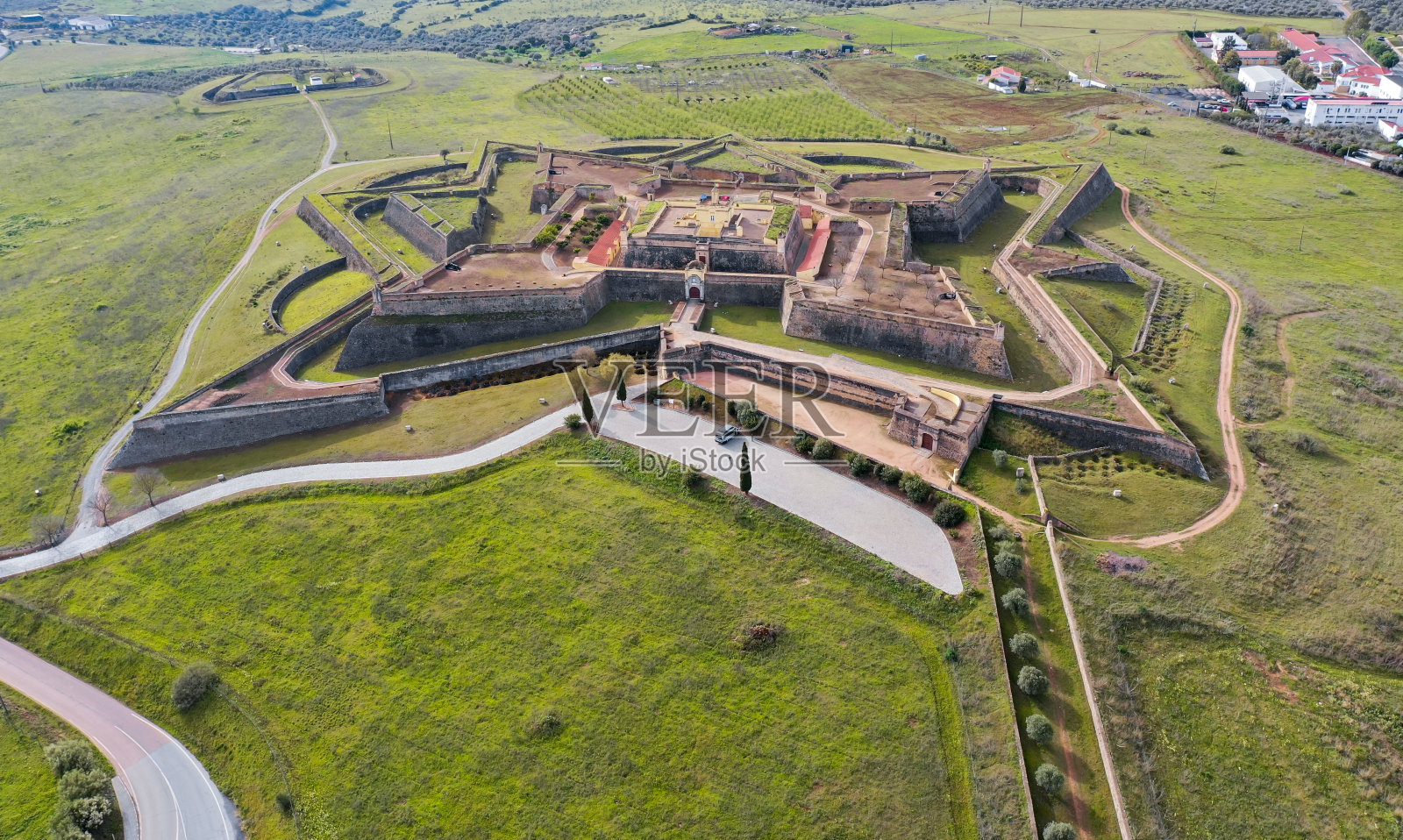 这是边境城市埃尔瓦斯的圣卢齐亚军事堡垒的鸟瞰图照片摄影图片