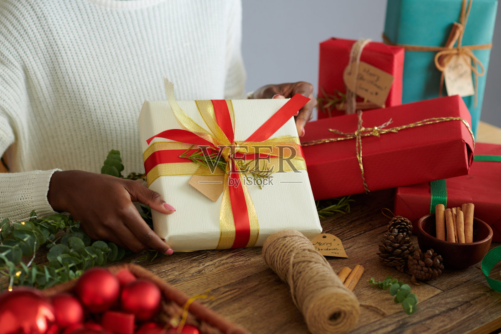 成堆的圣诞礼物照片摄影图片