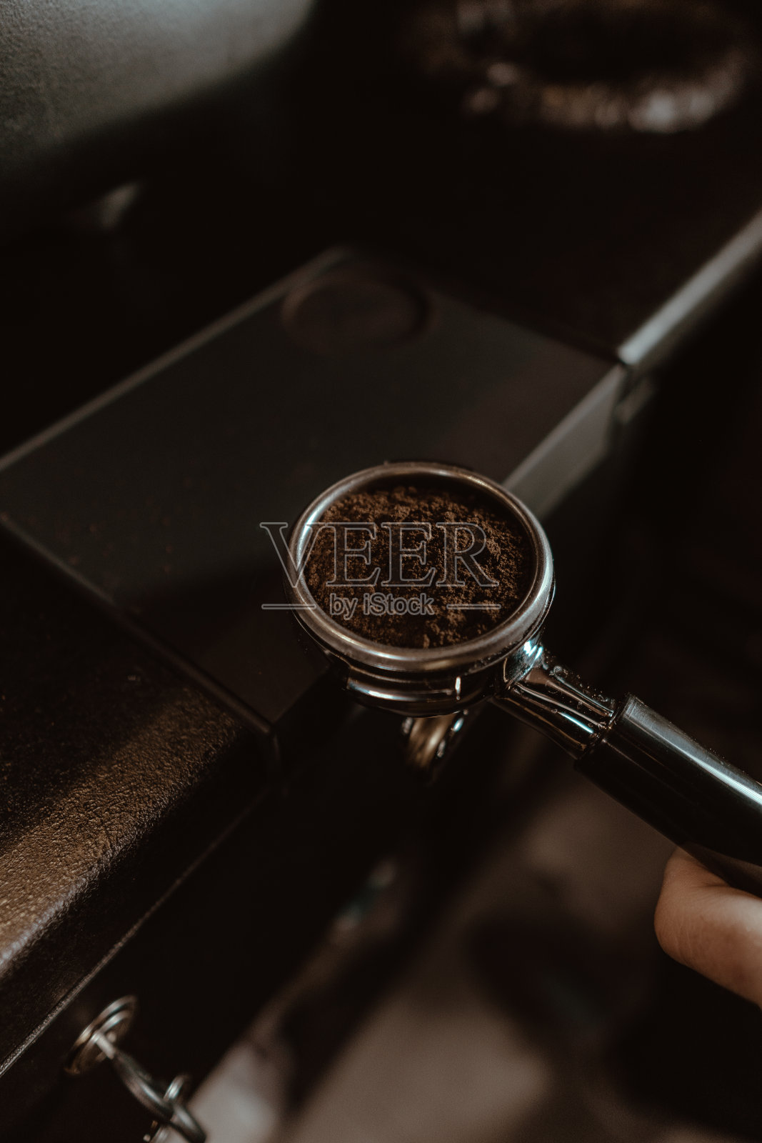 舒适的咖啡馆氛围:咖啡馆的大气镜头，美味的咖啡，和诱人的装饰，鼓励放松和享受照片摄影图片