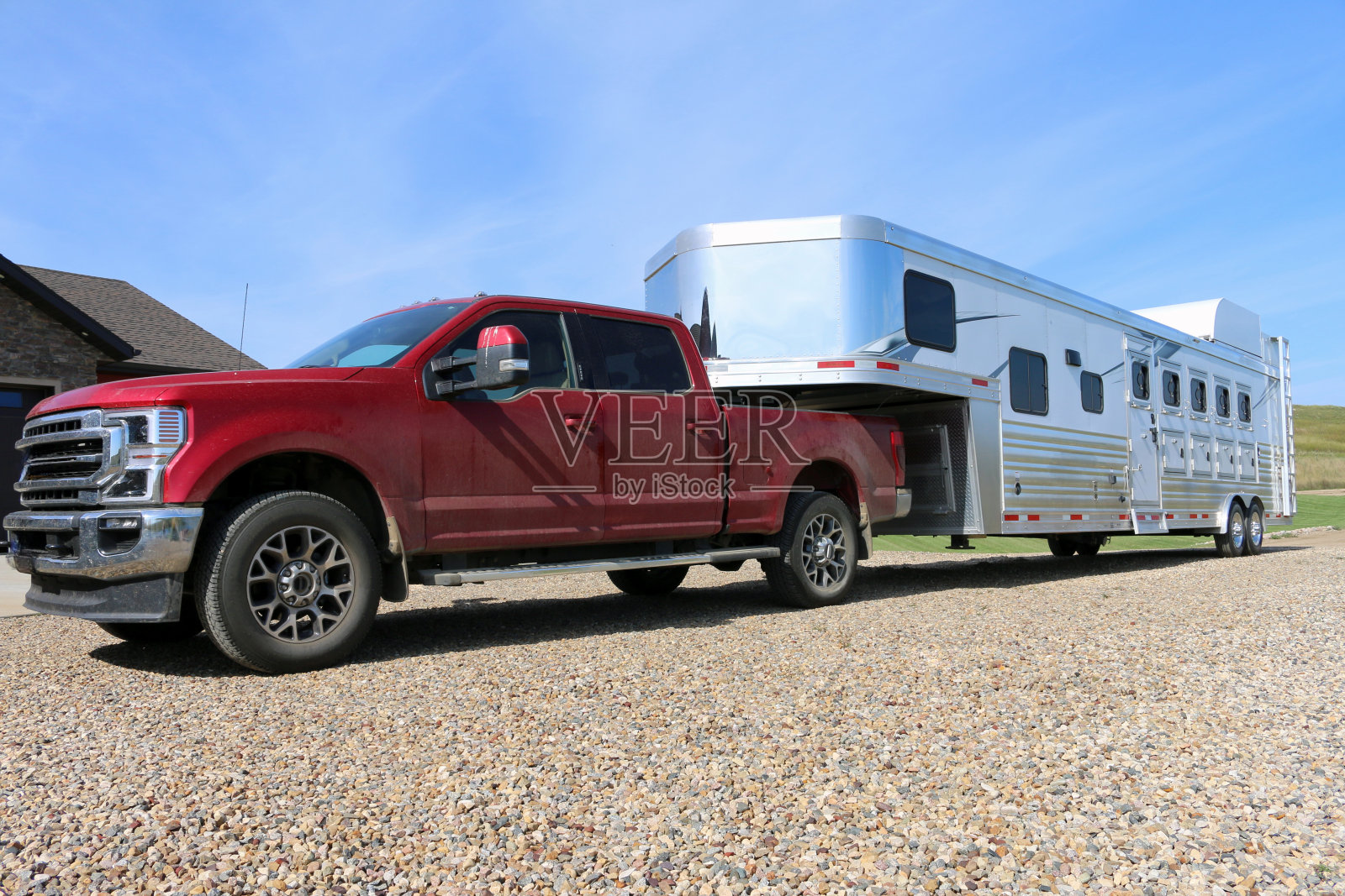 住宿马匹拖车和皮卡照片摄影图片