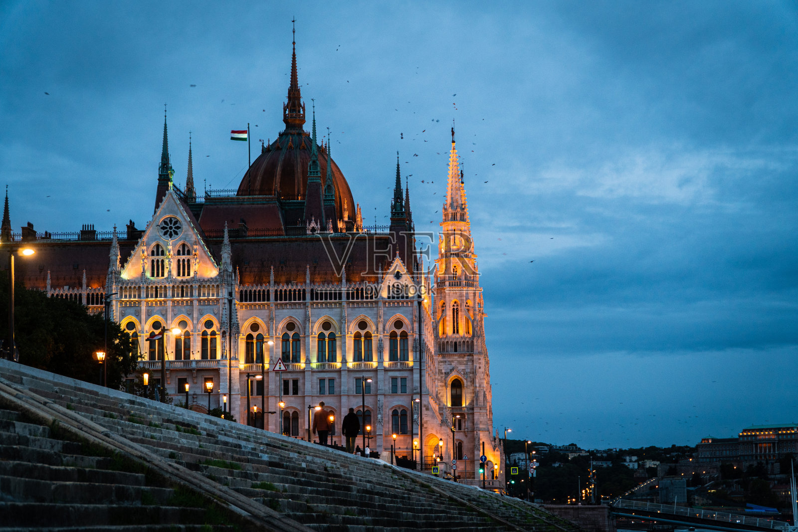 晚上的匈牙利议会照片摄影图片