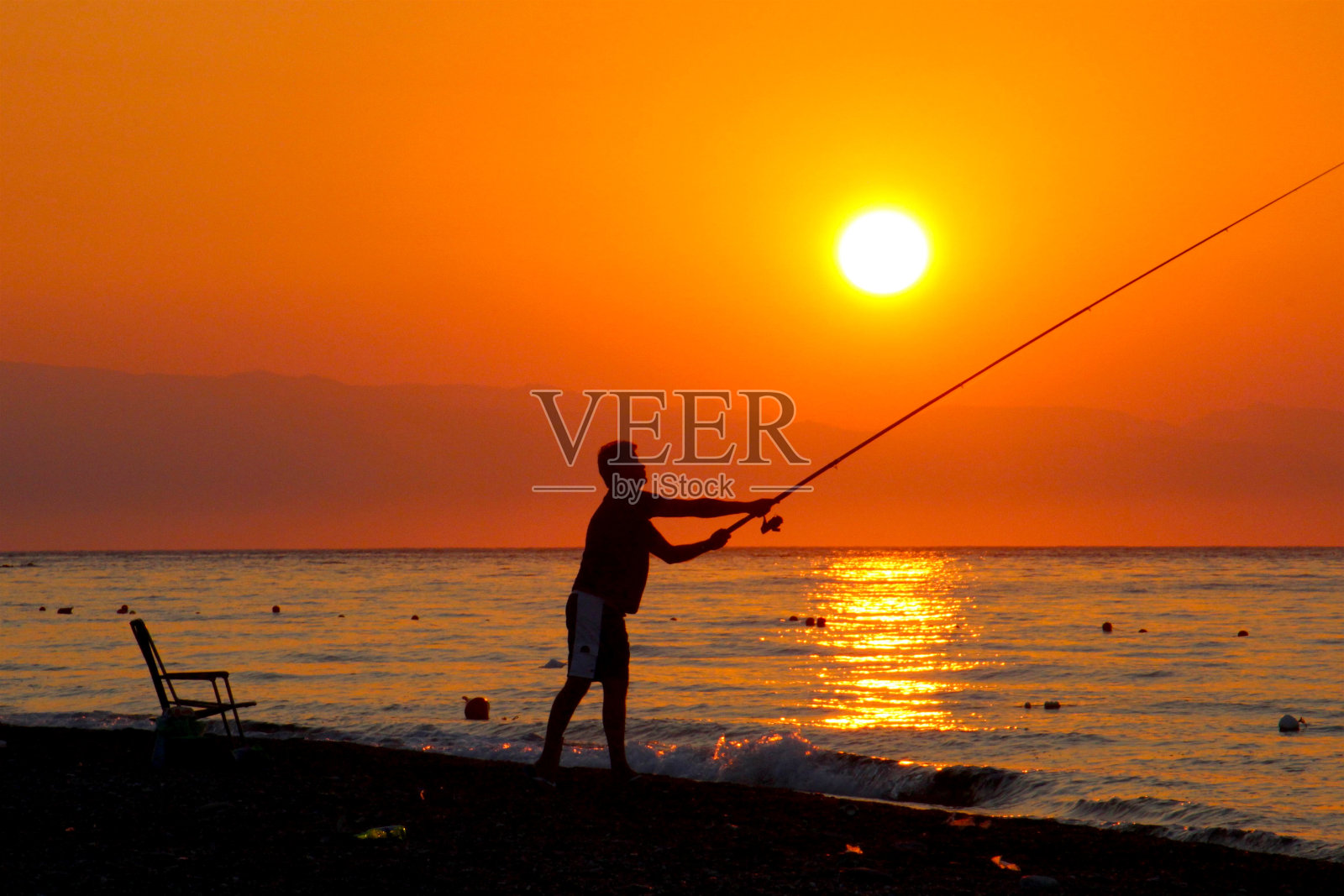 垂钓者捕捉日出照片摄影图片