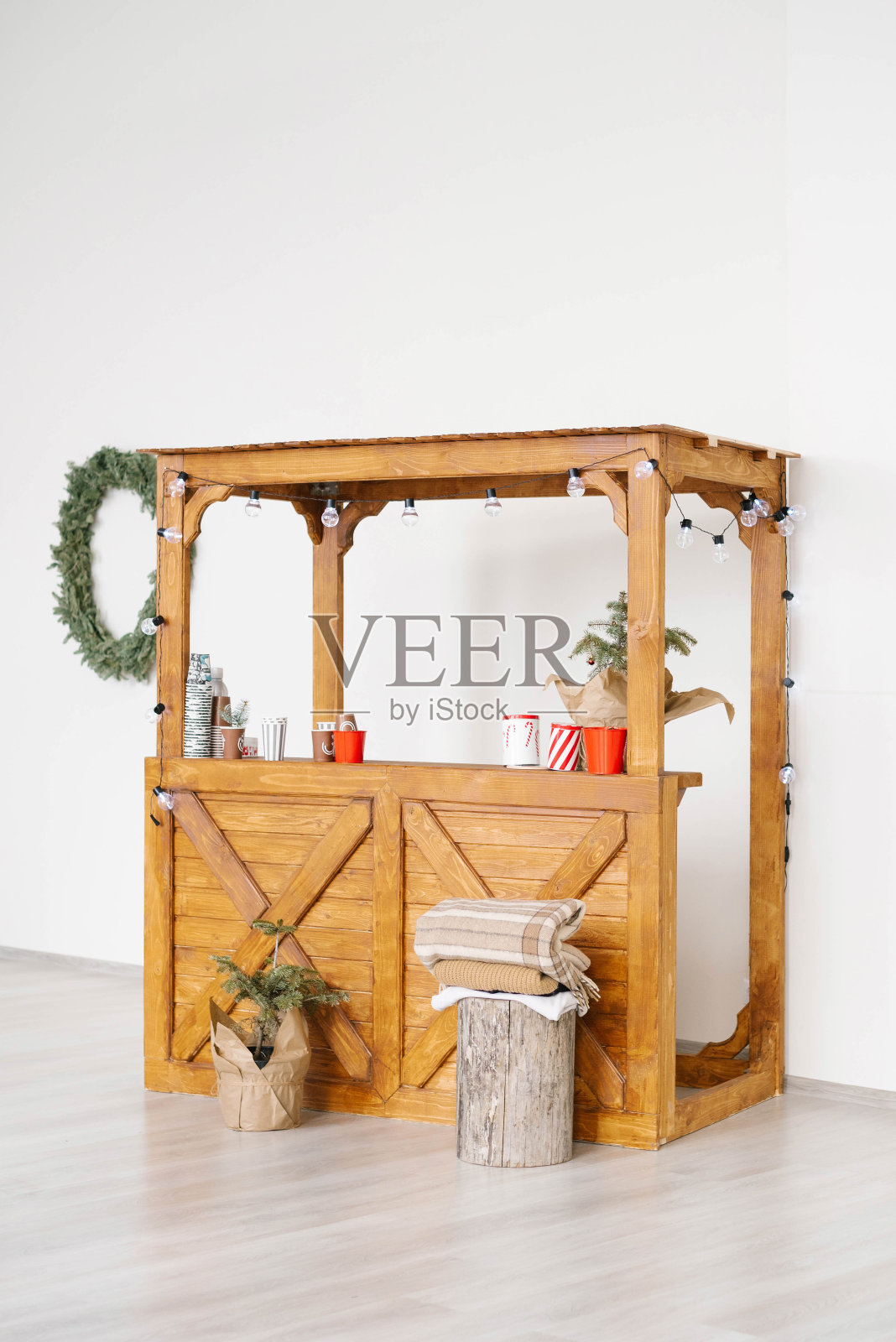 卖热饮的圣诞木制摊位照片摄影图片