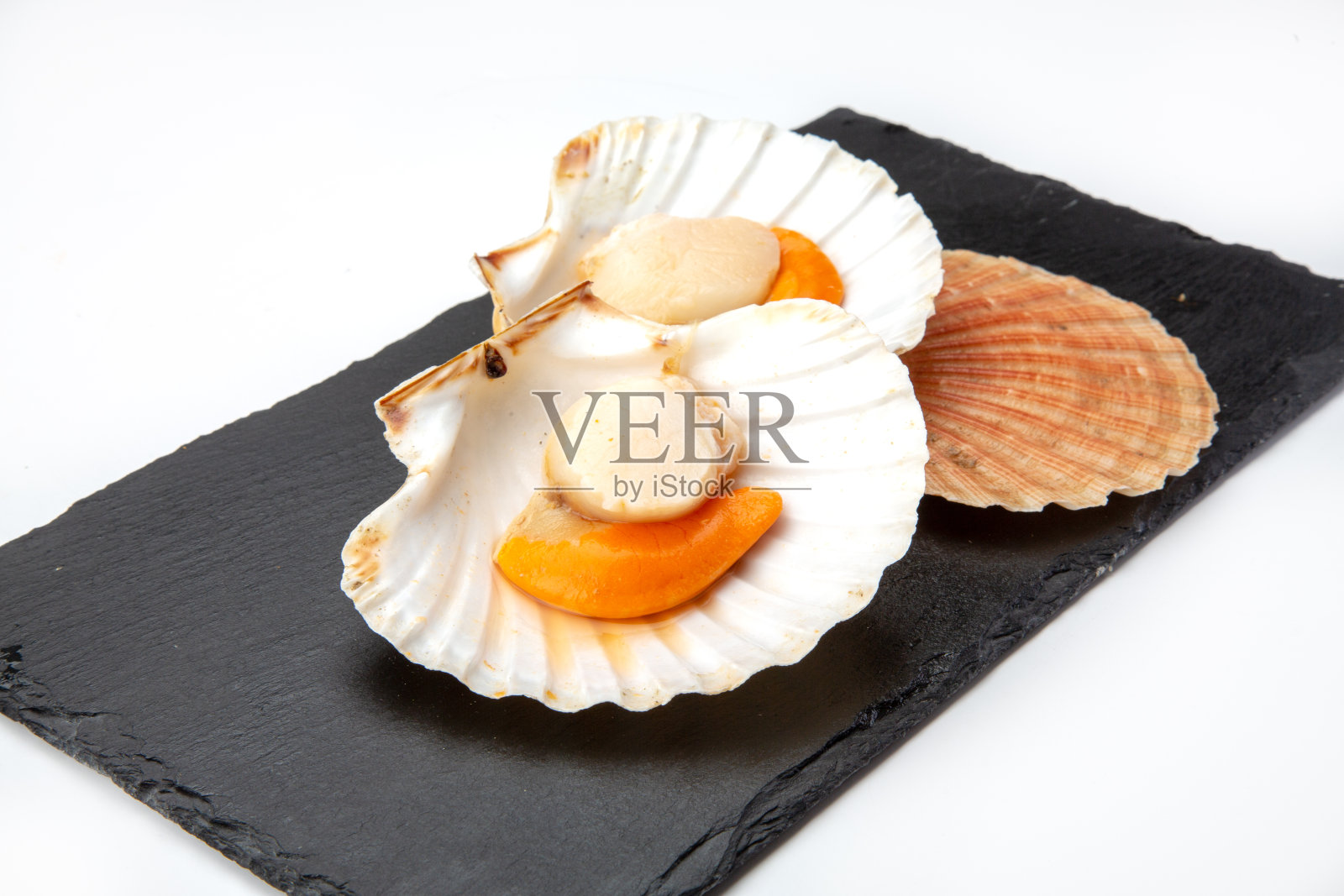 新鲜的加利西亚海鲜从里亚斯Baixas，优雅的镀一个愉快的用餐体验。照片摄影图片