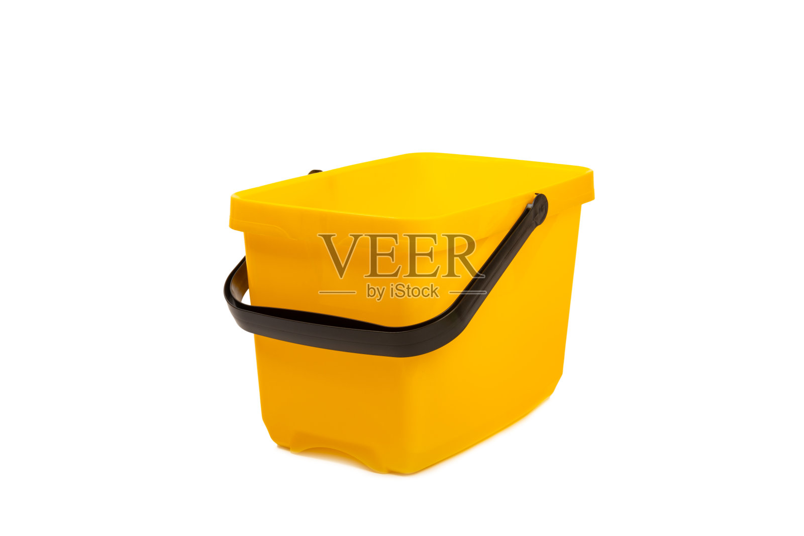 塑料拖把与桶隔离在白色背景。擦地板用的拖把。清洗的概念。打扫房屋。照片摄影图片