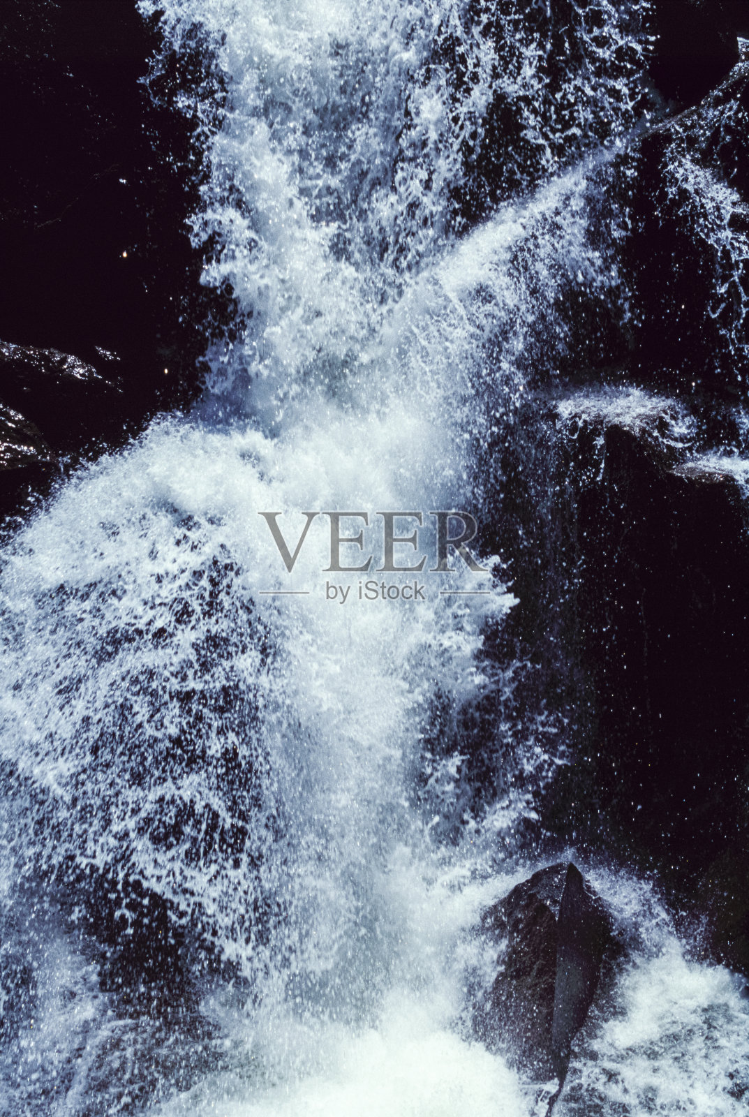 花岗岩上的河流照片摄影图片