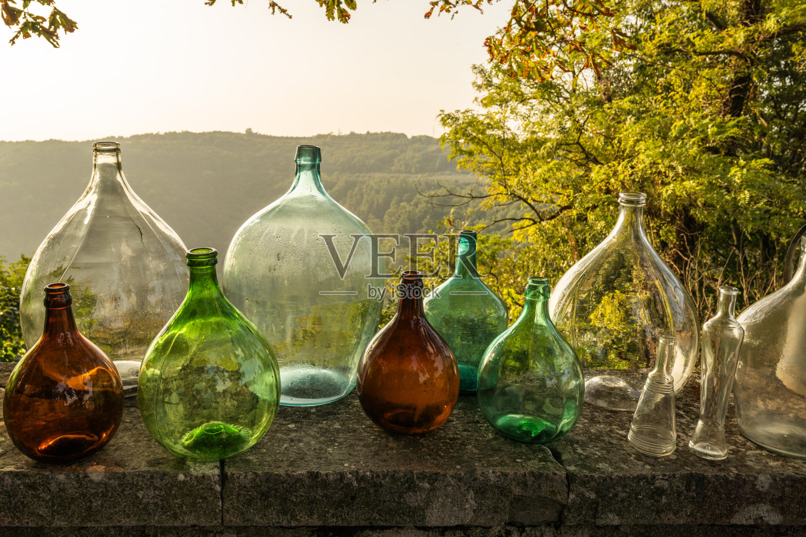 克罗地亚，阳光明媚的一天，格罗兹扬镇美丽的街景。照片摄影图片