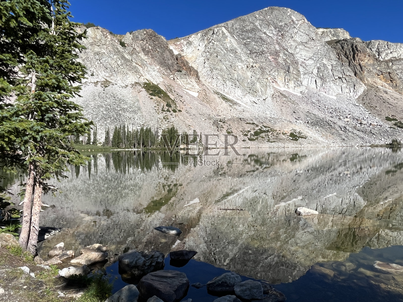 镜面反射照片摄影图片