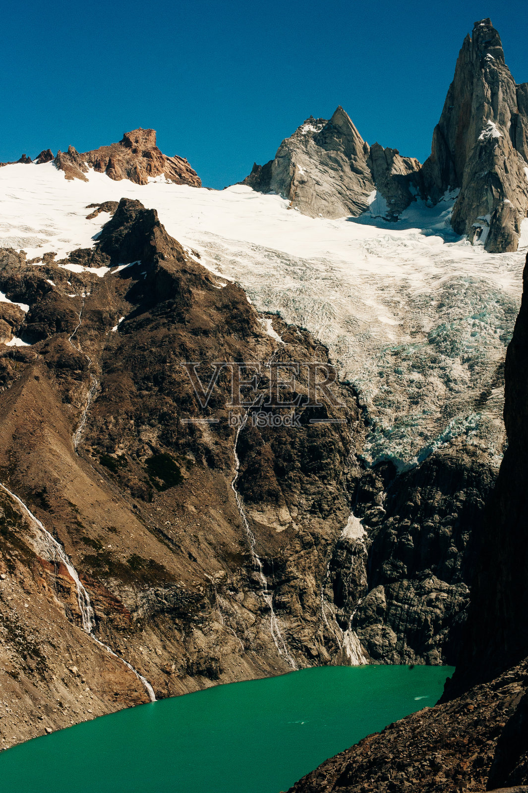 南美洲阿根廷巴塔哥尼亚洛斯冰川国家公园的菲茨罗伊山和拉古纳德洛斯特雷斯山景观照片摄影图片