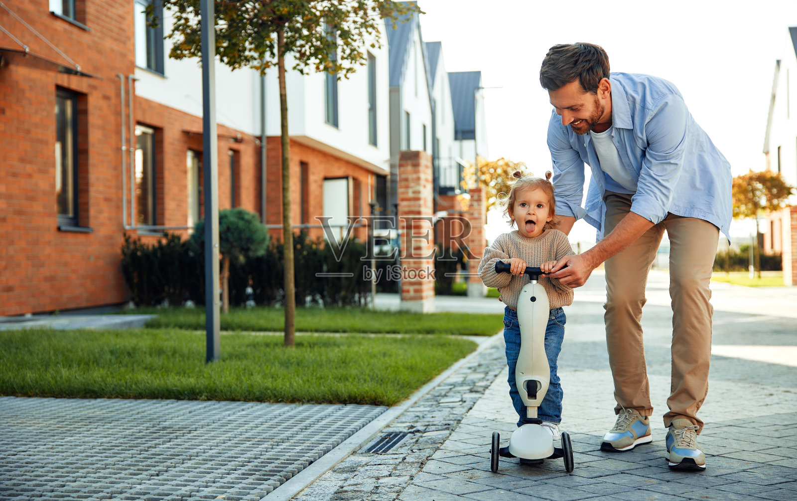 搬家，买房。家庭射击。照片摄影图片