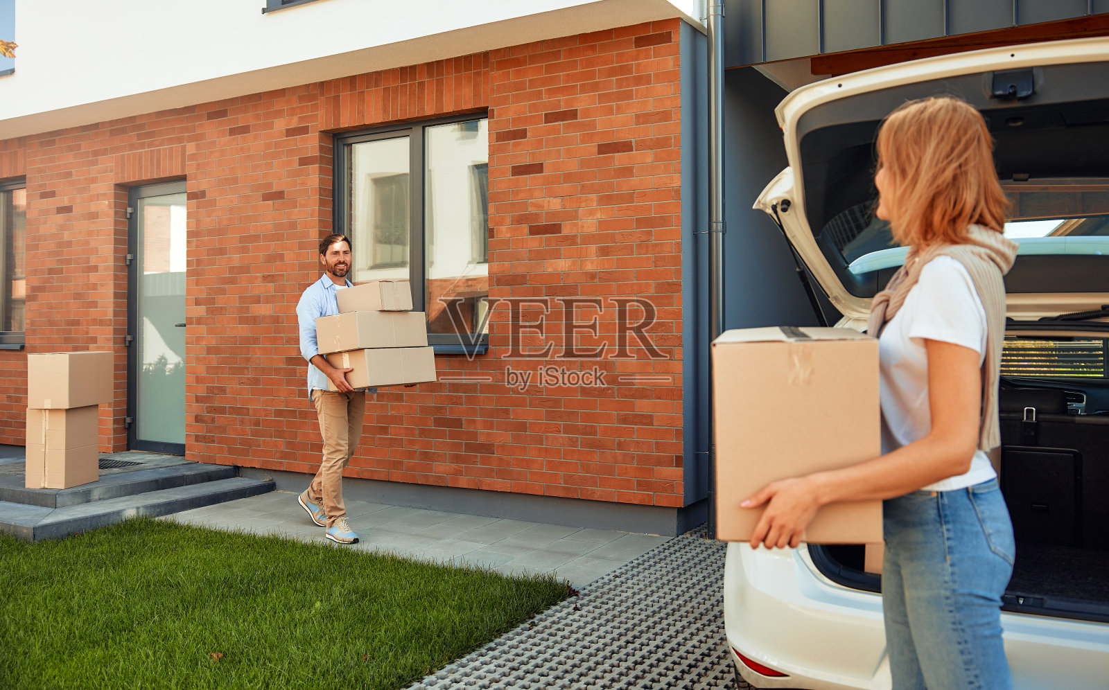 搬家，买房。家庭射击。照片摄影图片