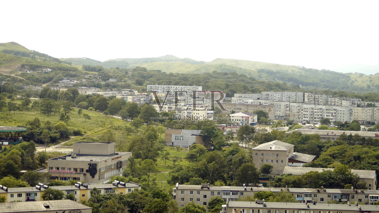 一个城市式的聚落。照片摄影图片