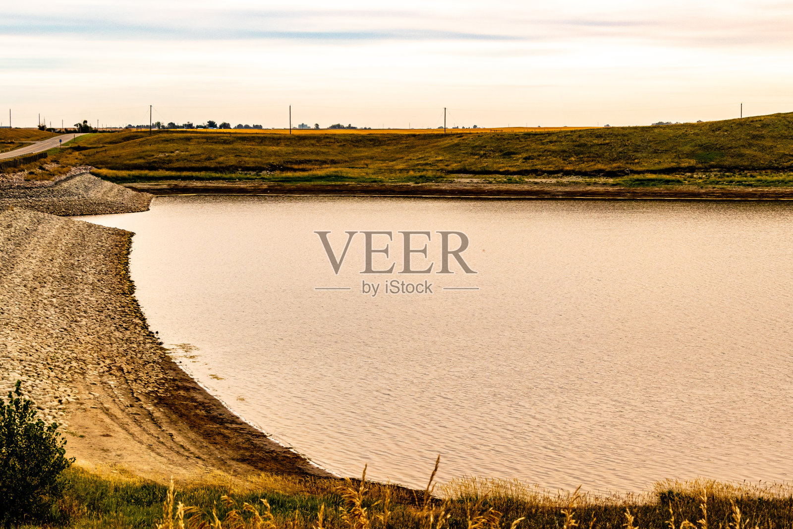 开车穿过加拿大艾伯塔省柳树溪的MD照片摄影图片