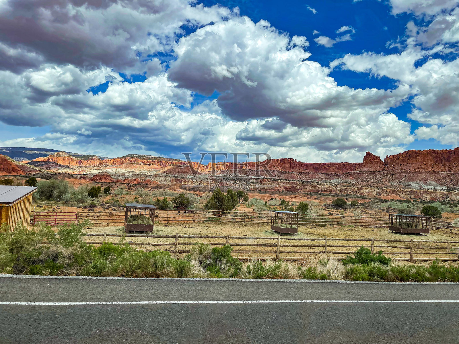 犹他州国会礁国家公园的马厩照片摄影图片